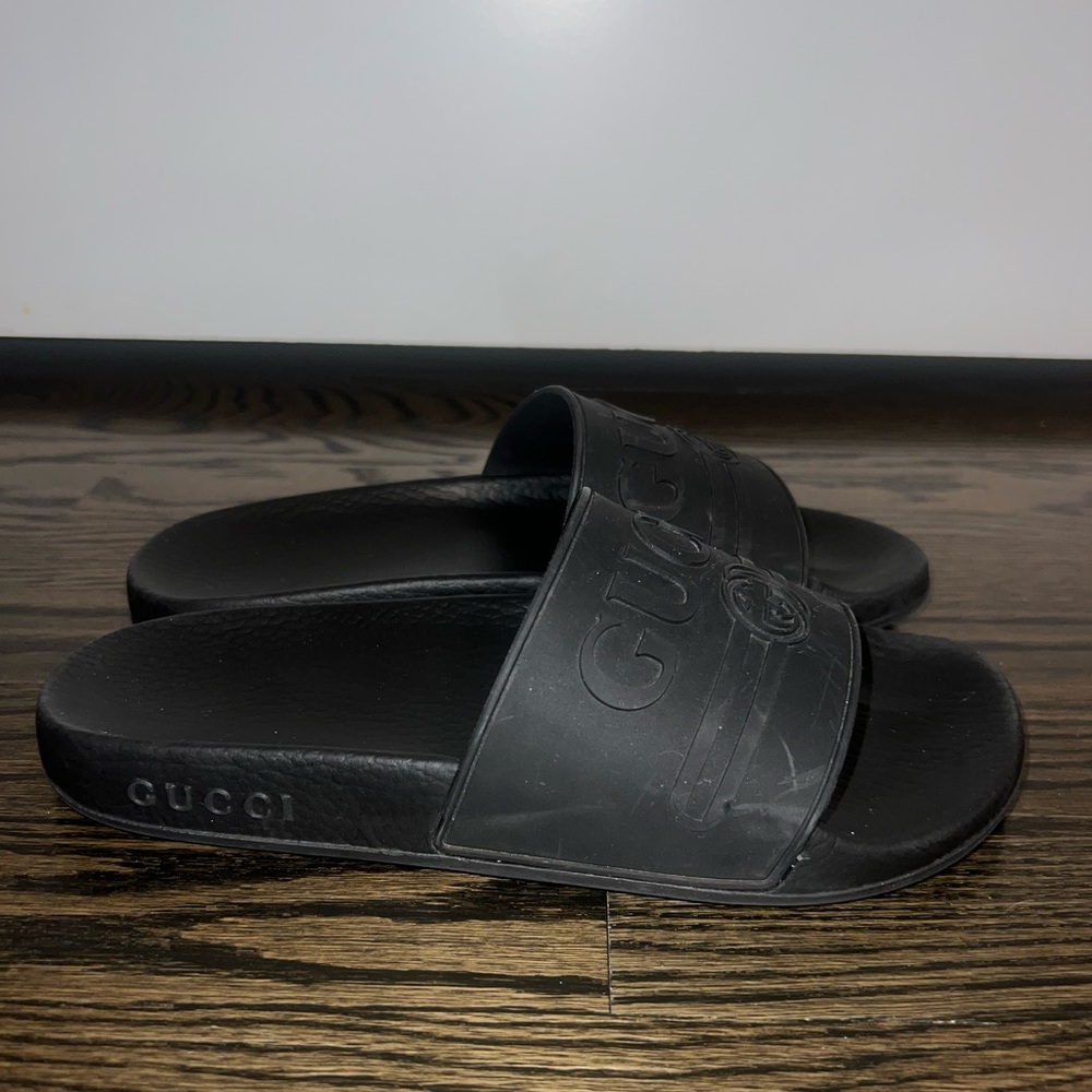 Women’s Gucci Logo Rubber Slides - Picture 5 of 7